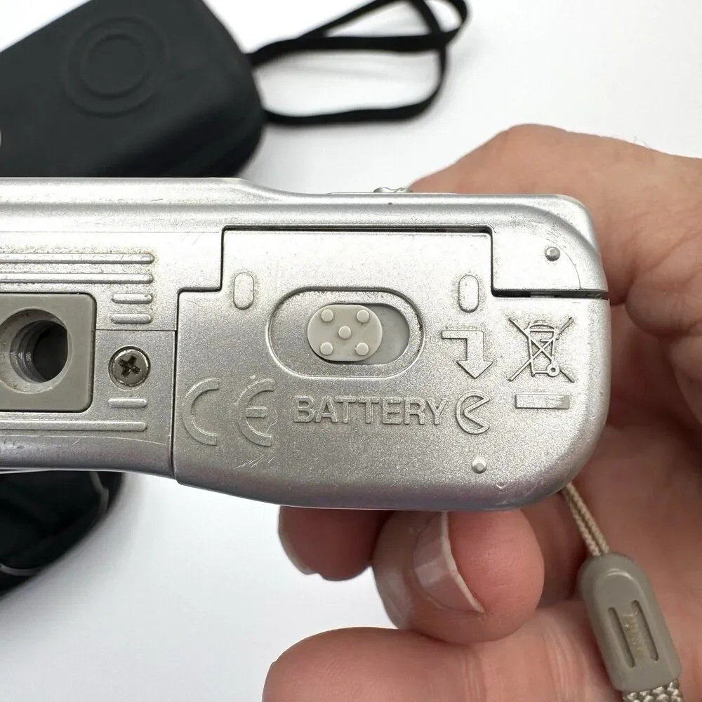 Nikon COOLPIX L10 5MP Silver Digital Camera Tested AA Battery Works